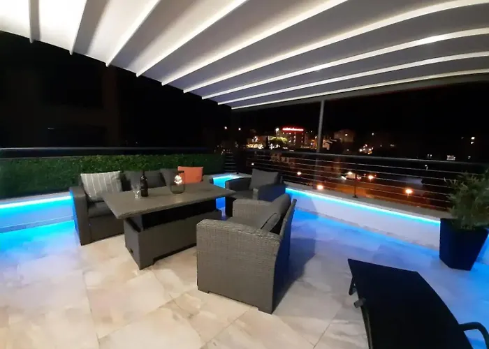 La Terrazza * * * *City Center Lux New Apt+Parking