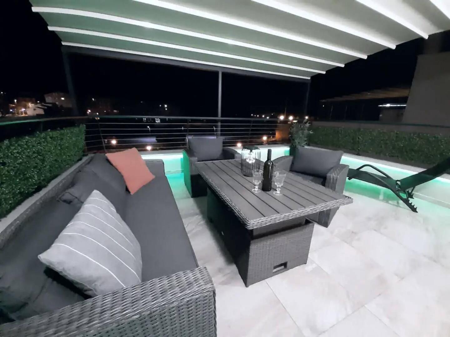 La Terrazza * * * *city Center Lux New Apt+parking * Pola