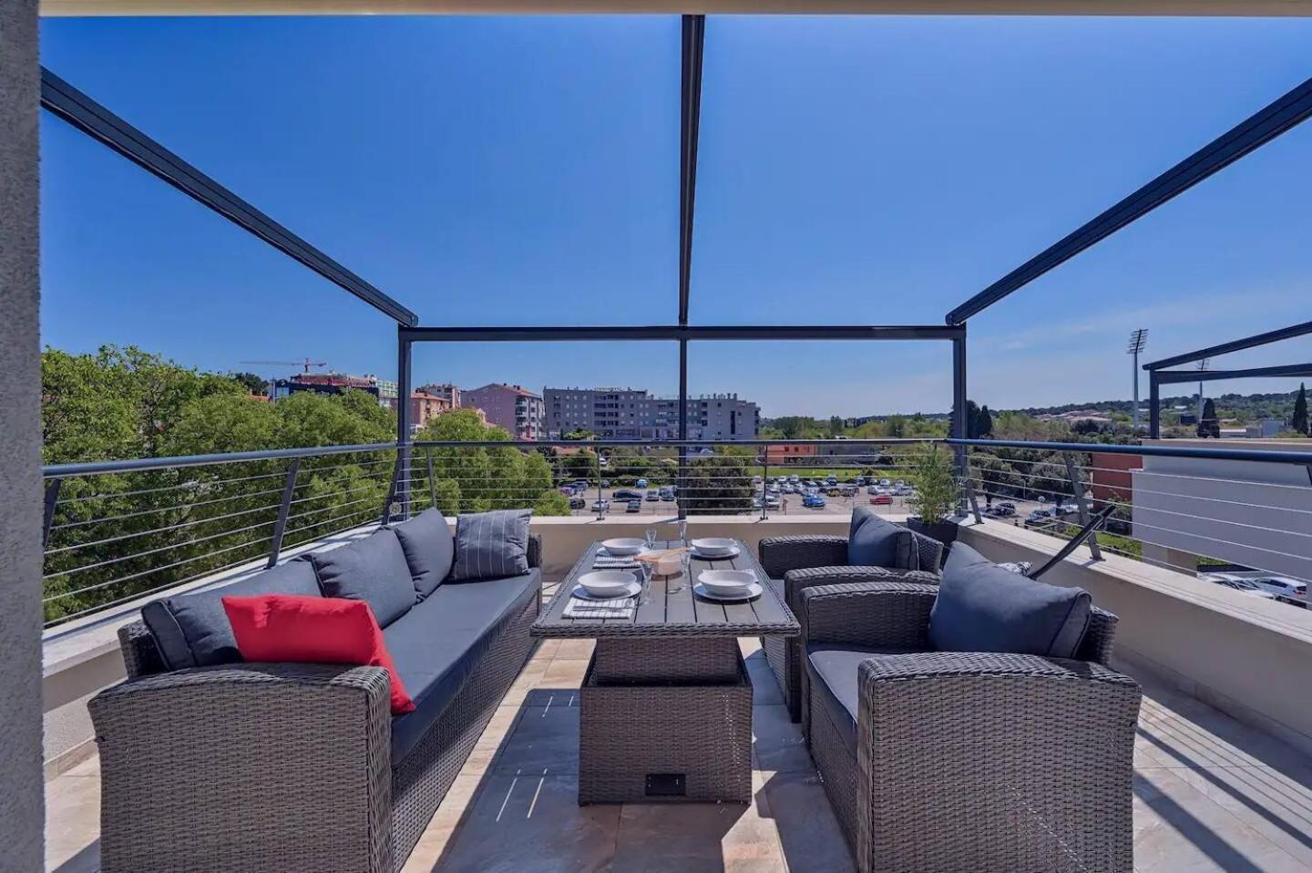 La Terrazza * * * *city Center Lux New Apt+parking * Pola