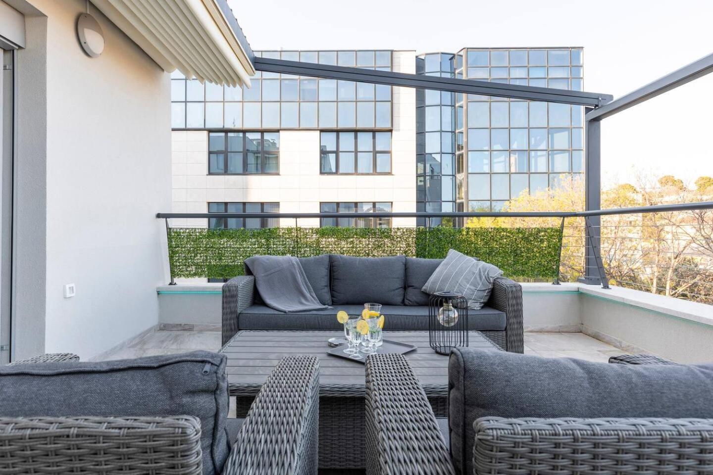 La Terrazza * * * *city Center Lux New Apt+parking *